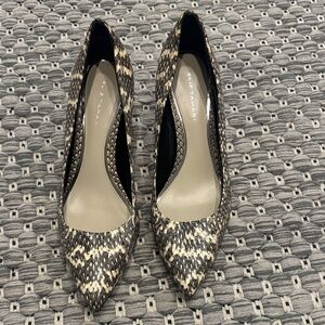 Elie Tahari Black & Cream Snake-Print Pointed-Toe Pumps SIZE 38 1/2